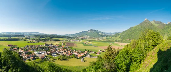 Muhteşem panoramik dağ eteklerinde, Canton Fribourg, İsviçre Gruyeres Kalesi (Chateau de Gruyeres),