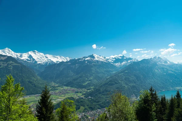 Krásný Výhled Interlakenu Město Eiger Monch Jungfrau Hory Jezero Thun — Stock fotografie