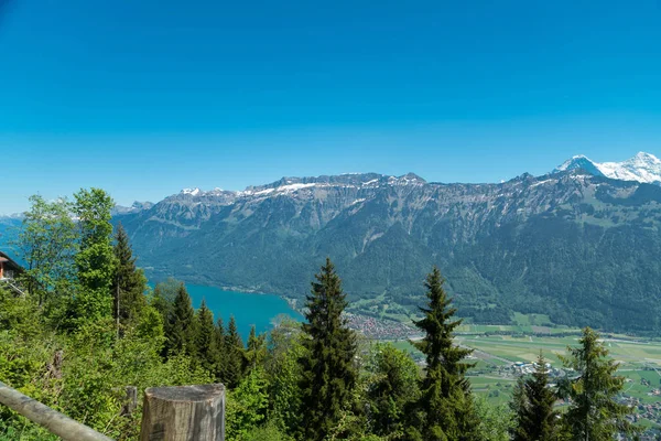 Krásný Výhled Interlakenu Město Eiger Monch Jungfrau Hory Jezero Thun — Stock fotografie