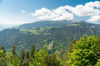 Interlaken kasaba, Eiger, Mnch ve Jungfrau dağlardan iki göl köprü görüntüleme platformu güzel görünümü üzerinde daha zor Kulm, İsviçre