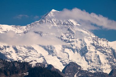 Muhteşem görünümü üst, Avrupa Sfenks Gözlemevi (3,454 metre), İsviçre üzerinden Bernese Alpleri'nde dört bin metre tepeler ve dağ Jungfrau