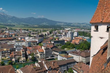 Muhteşem görünümü Thun şehir ve Lake Thun Ortaçağ Kalesi: Thun (Almanca: Schloss Thun), İsviçre 