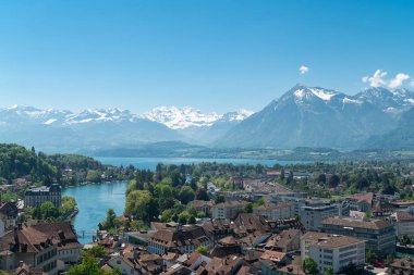 Muhteşem görünümü Bernese Alps, İsviçre ve Lake Thun 