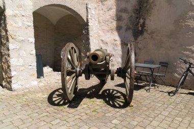 Thun şehir içinde Ortaçağ Kalesi (Almanca: Schloss Thun), İsviçre