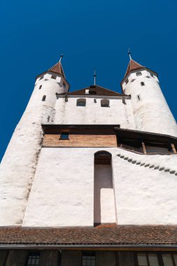 Muhteşem görünümü Thun şehir ve Lake Thun Ortaçağ Kalesi: Thun (Almanca: Schloss Thun), İsviçre 
