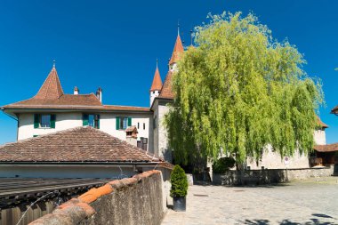Thun şehir içinde Ortaçağ Kalesi (Almanca: Schloss Thun), İsviçre