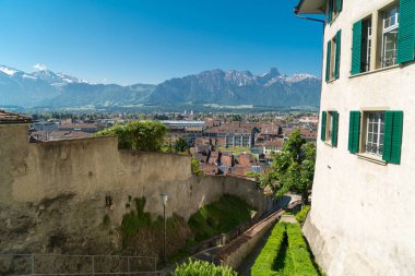 Muhteşem görünümü Thun şehir ve Lake Thun Ortaçağ Kalesi: Thun (Almanca: Schloss Thun), İsviçre 
