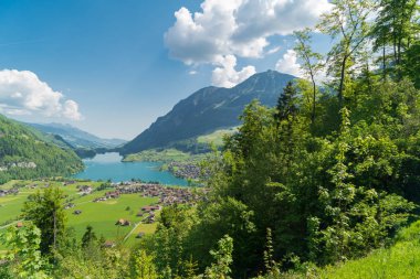 Muhteşem dağ ve göl Sarnen (Sarnersee) panorama İsviçre Alpleri peyzaj, İsviçre