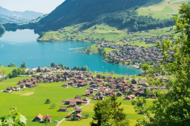 Muhteşem dağ ve göl Sarnen (Sarnersee) panorama İsviçre Alpleri peyzaj, İsviçre