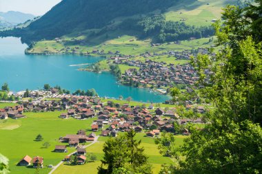 Muhteşem dağ ve göl Sarnen (Sarnersee) panorama İsviçre Alpleri peyzaj, İsviçre
