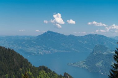 Muhteşem dağ ve göl Alpnacher (Alpnachersee) ve Luzern Gölü Panoraması Pilatus Kulm, İsviçre