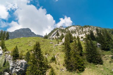 Muhteşem dağ manzaralarına ve Pilatus Kulm, İsviçre İsviçre Alpleri yataydan hiking trail