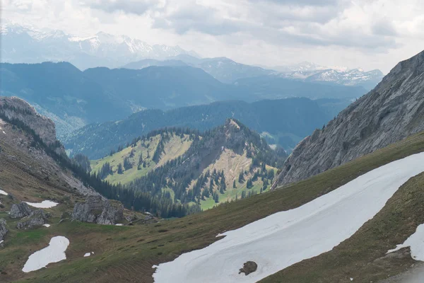 Spektakulärer Bergblick Und Wanderweg Der Schweizer Alpenlandschaft Vom Pilatus Kulm — Stockfoto