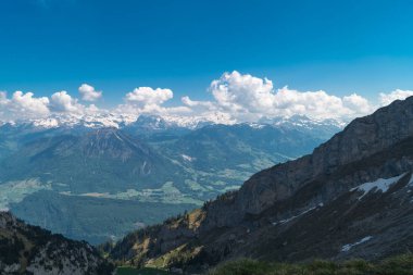 Muhteşem dağ manzaralarına ve yürüyüş Lauterbrunnen bölge, İsviçre İsviçre Alpleri peyzaj Stechelberg yakınındaki iz