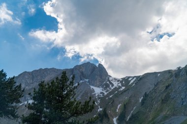 Muhteşem dağ manzaralarına ve Pilatus Kulm, İsviçre İsviçre Alpleri yataydan hiking trail 