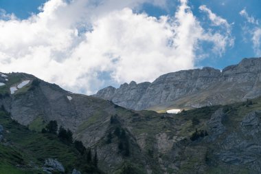 Muhteşem dağ manzaralarına ve Pilatus Kulm, İsviçre İsviçre Alpleri yataydan hiking trail 