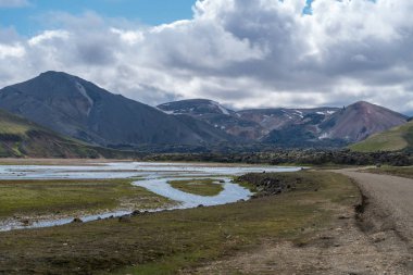 Landmannalaugar Milli Parkı renkli volkanik dağların güzel doğal panorama, İzlanda