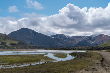 Landmannalaugar Milli Parkı renkli volkanik dağların güzel doğal panorama, İzlanda