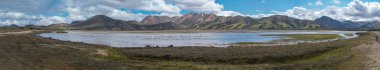 Landmannalaugar Milli Parkı renkli volkanik dağların güzel doğal panorama, İzlanda