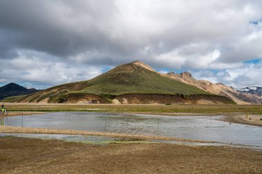 Landmannalaugar Milli Parkı renkli volkanik dağların güzel doğal panorama, İzlanda