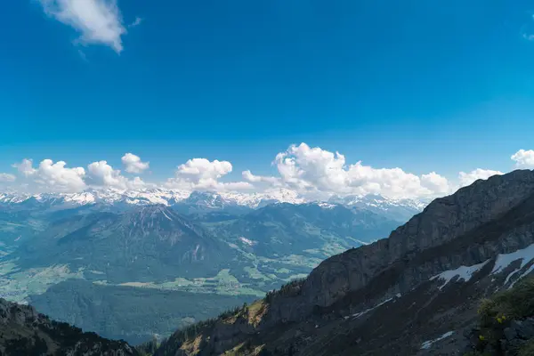 瑞士劳特布龙嫩区施特歇尔贝格附近的瑞士阿尔卑斯山景观 欣赏壮观的山景和远足小径 — 图库照片