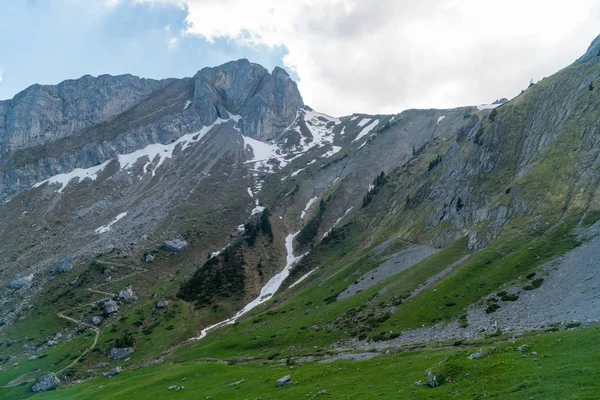 Spektakulärer Bergblick Und Wanderweg Der Schweizer Alpenlandschaft Vom Pilatus Kulm — Stockfoto