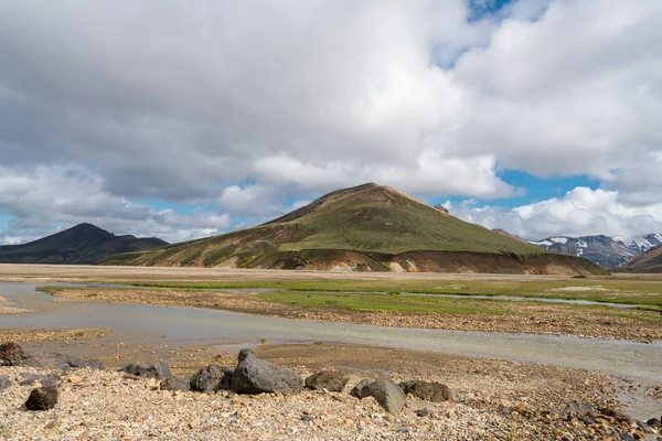 Landmannalaugar Milli Parkı renkli volkanik dağların güzel doğal panorama, İzlanda