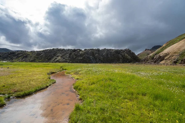 Hermoso Panorama Panorámico Coloridas Montañas Volcánicas Parque Nacional Landmannalaugar Islandia — Foto de Stock