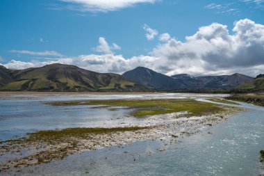 Landmannalaugar Milli Parkı renkli volkanik dağların güzel doğal panorama, İzlanda