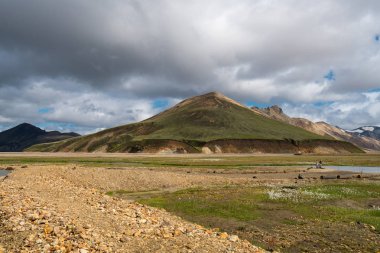 Landmannalaugar Milli Parkı renkli volkanik dağların güzel doğal panorama, İzlanda