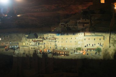 Kutsal Sabbas 'ın Kutsal Lavra' sında gece, Arapça 'da Mar Saba olarak bilinir, Musevi çölü, İsrail. Kidron Vadisi 'ne bakan bir Yunan Ortodoks manastırı.