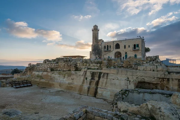 Helenistik şehrin kalıntıları ve Samuel 'in (Nebi Samwil / Kever Shmuel ha-Nevi), Kudüs, İsrail