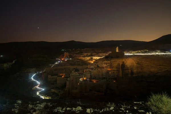Kutsal Sabbas 'ın Kutsal Lavra' sında gece, Arapça 'da Mar Saba olarak bilinir, Musevi çölü, İsrail. Kidron Vadisi 'ne bakan bir Yunan Ortodoks manastırı.