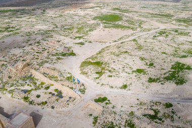 İsrail 'in güneyindeki Negev Çölü' nde, şimdi ulusal bir park olan harap olmuş Antik Nabataean şehri Avdat 'ın hava panoramik bahar manzarası.
