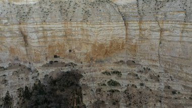 İsrail 'in Negev Çölü' ndeki Avdat Kanyonu (Ein Avdat) üzerinde gün batımı manzaralı Kibbutz Sde Boker gözcüsü. Negev Çölü. İsrail