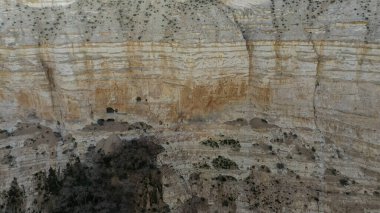 İsrail 'in Negev Çölü' ndeki Avdat Kanyonu (Ein Avdat) üzerinde gün batımı manzaralı Kibbutz Sde Boker gözcüsü. Negev Çölü. İsrail