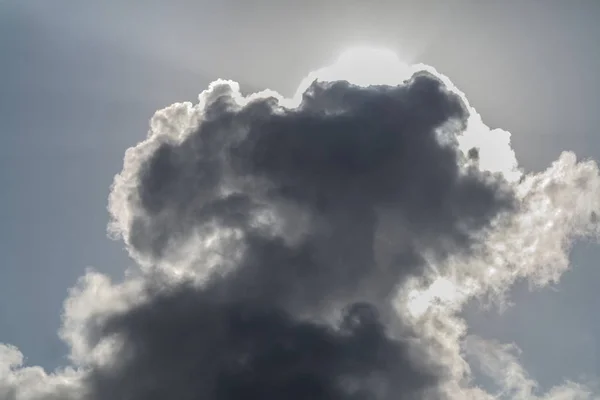 地中海から晴れた空と積雲の雲 ストック写真