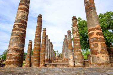 Sukhothai tarihi parkı, Wat Mahathat Tapınak Kalıntıları