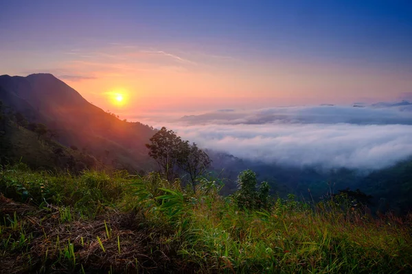 Гора Кхао Чанг Пхуеак Восходом Солнца Утром Популярный Горный Поход — стоковое фото