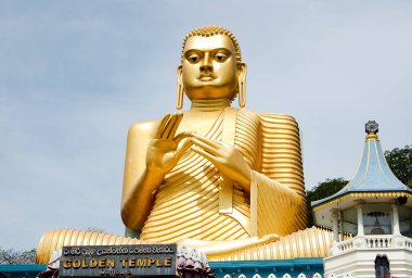 Buda altın Tapınağı girişine yakın