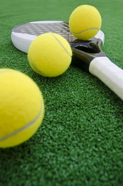 Paddle Tennis Objets Grand Angle Sur Gazon — Photo