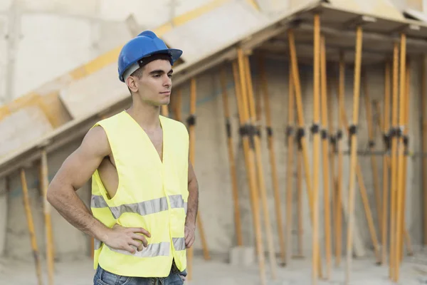 Trabajador Construcción Posando Obra — Foto de Stock