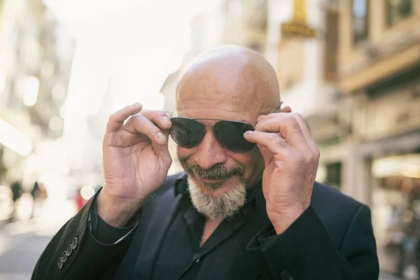 Senior Man Street Sunglasses Looking Camera Smiling — Stock Photo, Image