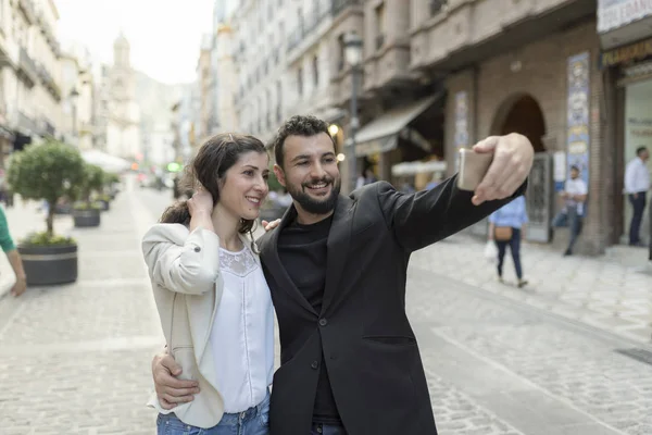 Mittleres Erwachsenes Paar Beim Selbstporträt Europäischer Stadt — Stockfoto