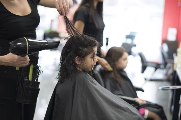 Hairdressers Little Girls Beauty Center Saloon — Stock Photo, Image