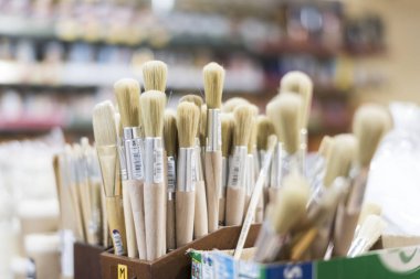 büyük bulanıklık ile mağazaahşap boya fırçaları detay