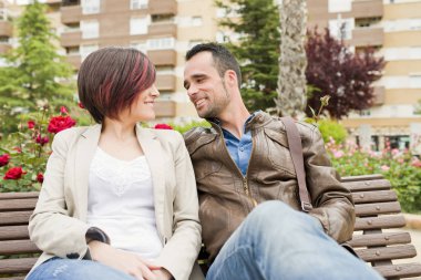 Şehir açık tezgah Çift gülümseyerek