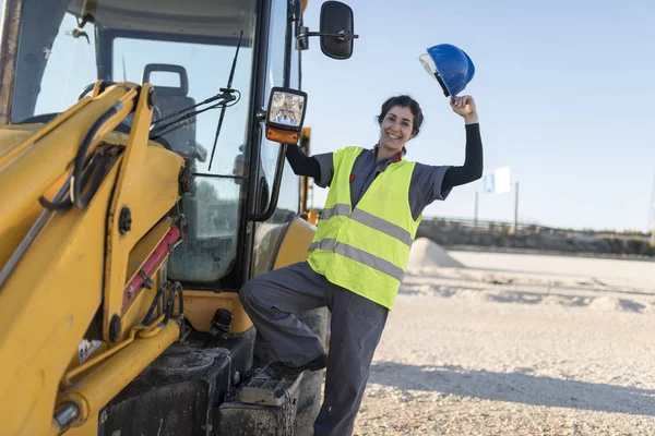 Mujer Trabajadora Feliz Vehículo Pesado Listo Para Trabajo — Foto de Stock