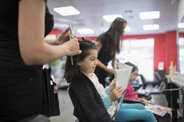 Hairdressers Little Girls Beauty Center Saloon — Stock Photo, Image