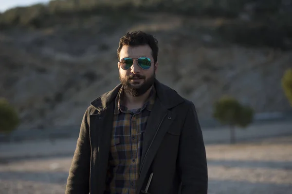 Retrato Hombre Aire Libre Con Barba Gafas Sol — Foto de Stock